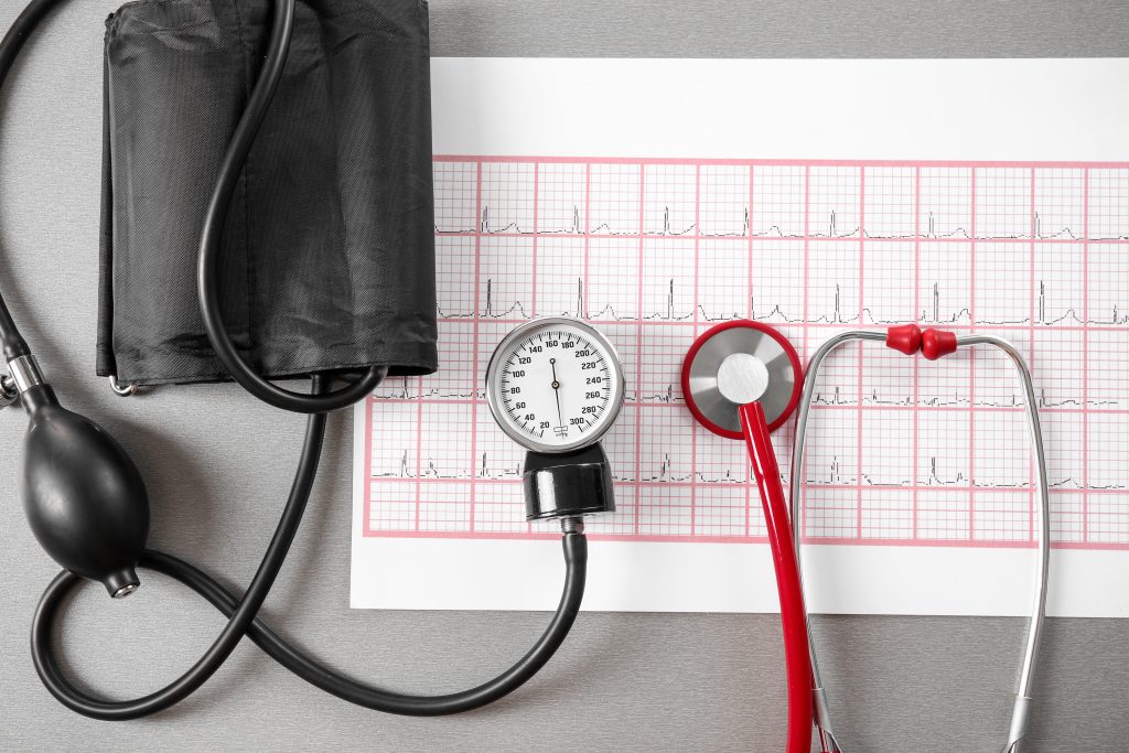 סטטוסקופ על דף נייר